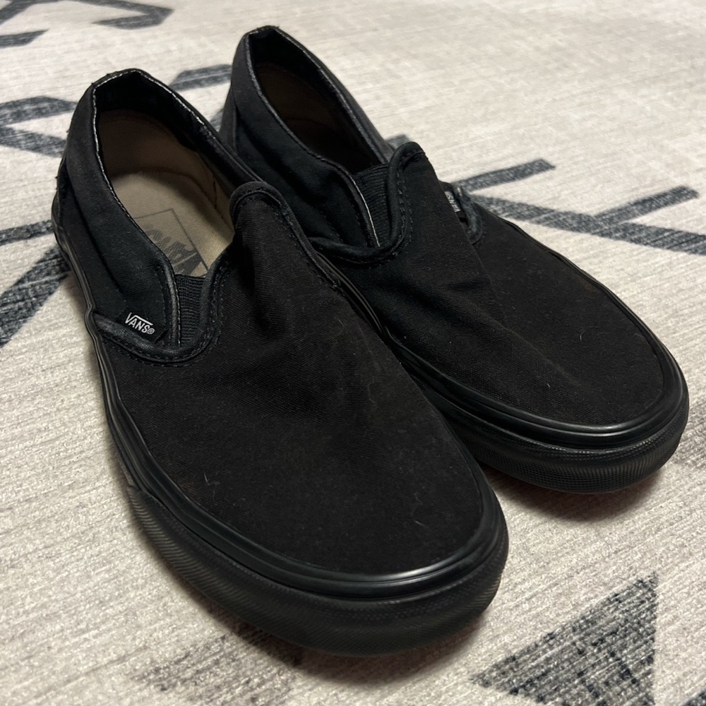 Slip-On Vans in Black Men’s Size 6.5/Women’s Size 8 (Fits like Women’s Size 7.5)